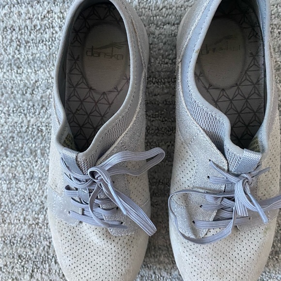 Women’s 39 Dansko silver athletic worn few times - Picture 2 of 3